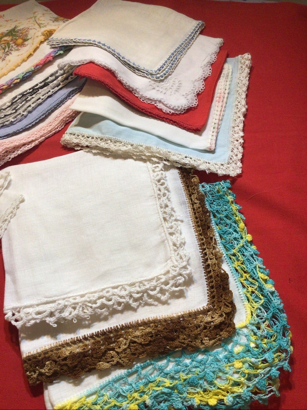 24 Vintage Hankies Handkerchiefs All w/decorative borders - Picture 7 of 7